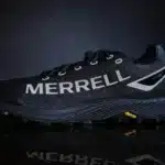 Total Black e Prestazioni da Professionista: Le Nuove Trail Runner di Merrell che Conquistano la Città