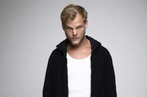 Avicii, il silenzio dietro il successo- riflessione nel giorno del suo compleanno