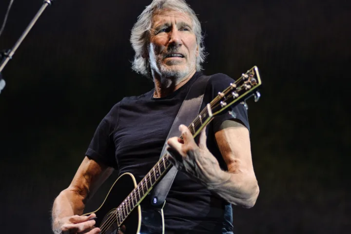 Roger Waters compie 82 anni: un pilastro del rock e dello spirito creativo