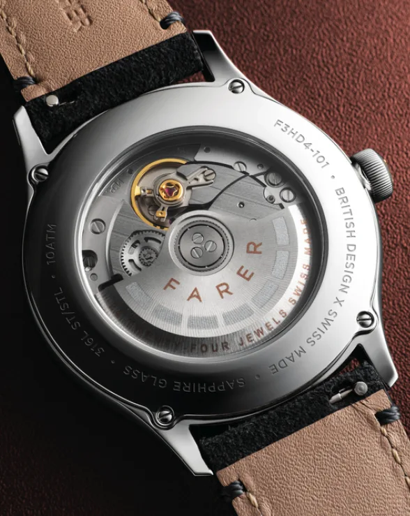 Farer Three Hands Series III: L'Evoluzione di un Classico Britannico