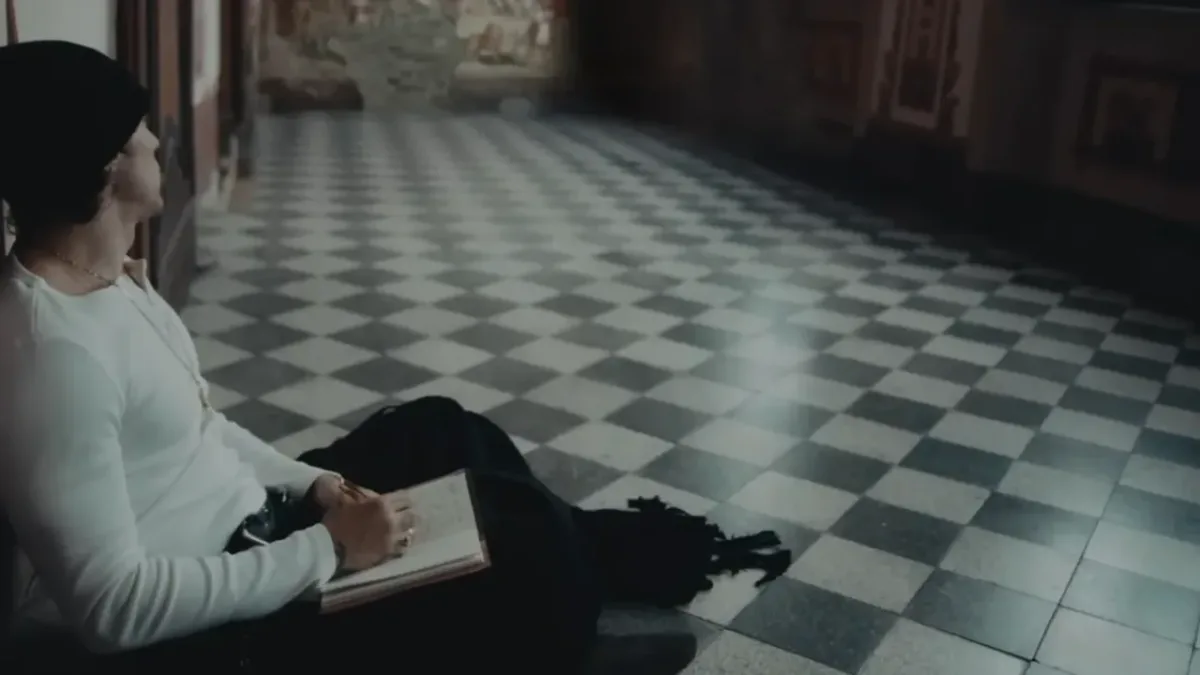 Irama torna con Circo, il racconto intenso di una caduta sotto i riflettori