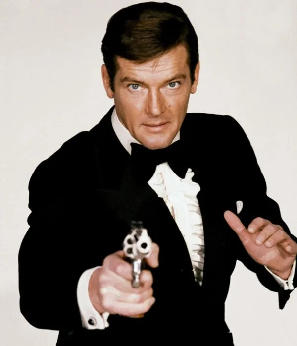 Roger Moore, quando l'Eleganza che Divenne Leggenda