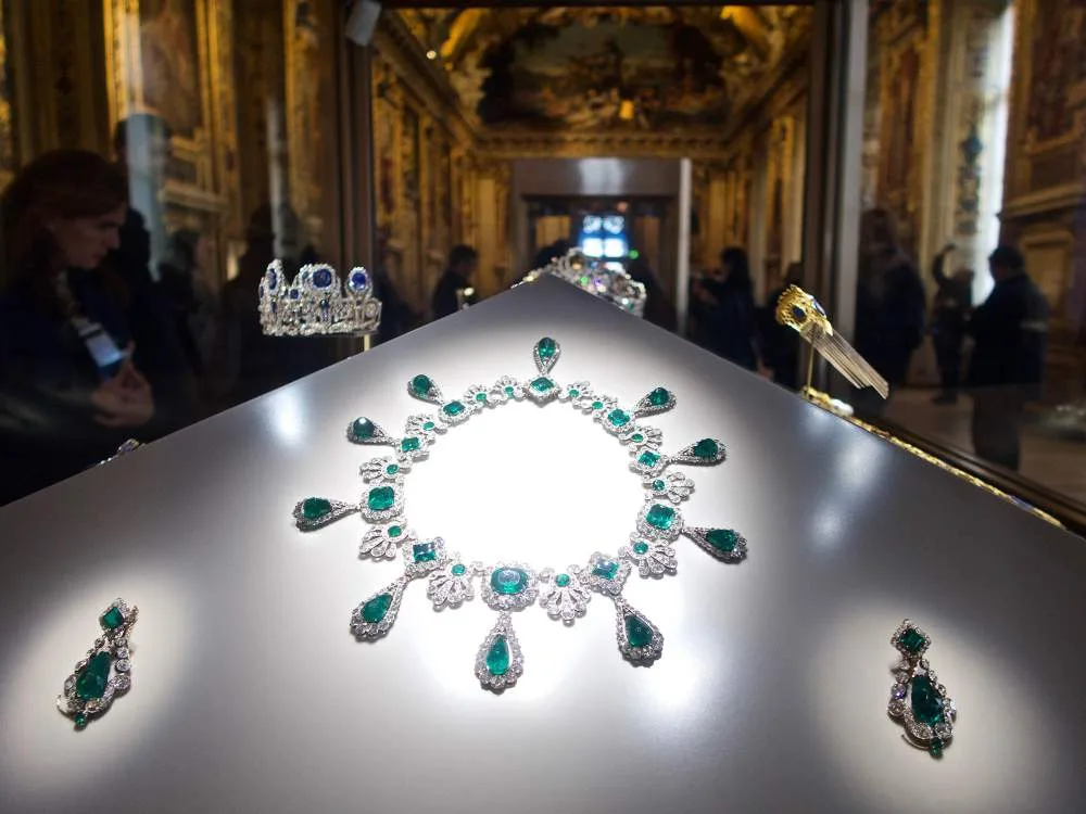 Furto al Museo del Louvre: rubati gioielli di Napoleone, museo chiuso per motivi eccezionali