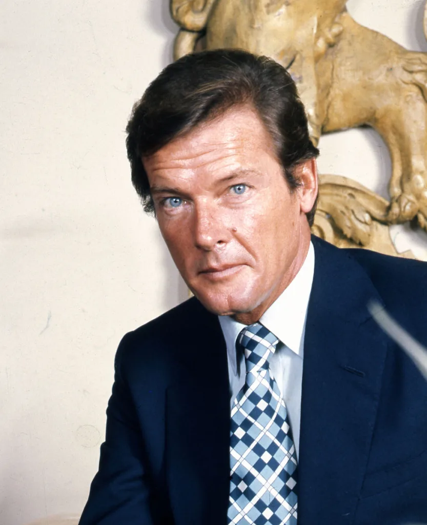 Roger Moore, quando l'Eleganza che Divenne Leggenda