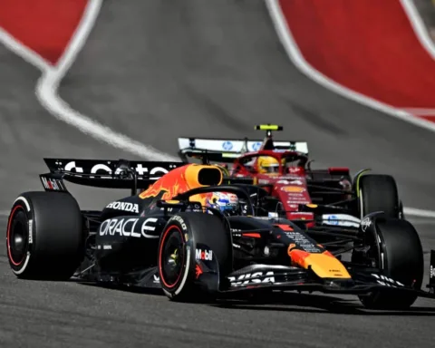 Sprint Race F1 ad Austin, vince Verstappen, patatrac in partenza per le McLaren