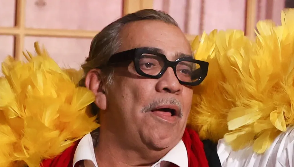 Guillermo Mariotto, nato a Caracas il 13 aprile 1966 da madre venezuelana e padre italiano, è uno dei volti più riconoscibili del panorama televisivo italiano, grazie soprattutto al suo ruolo di giudice nel famoso talent show Ballando con le Stelle di Rai 1