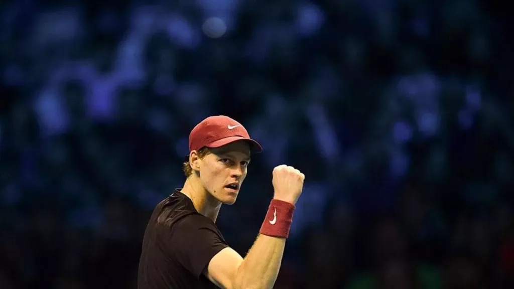 Jannik Sinner conquista le ATP Finals di Torino al termine di una partita intensa contro Carlos Alcaraz