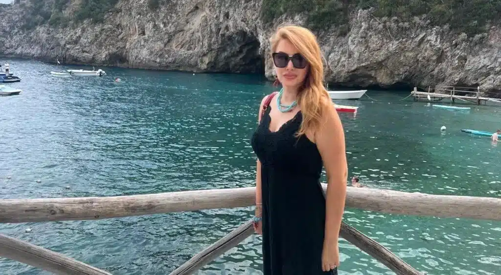 Femminicidio a Cava de' Tirreni: Anna Tagliaferri Uccisa dal Compagno, l'Italia Piange 95 Vittime nel 2025