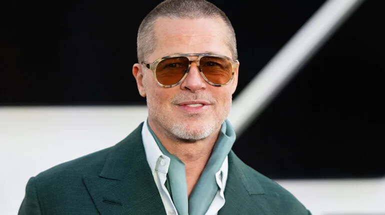 Oggi, 18 dicembre 2025, Brad Pitt spegne 62 candeline; un compleanno che celebra non solo l'uomo, ma un'icona che ha attraversato quasi cinque decenni di cinema, ridefinendo il concetto stesso di star hollywoodiana.