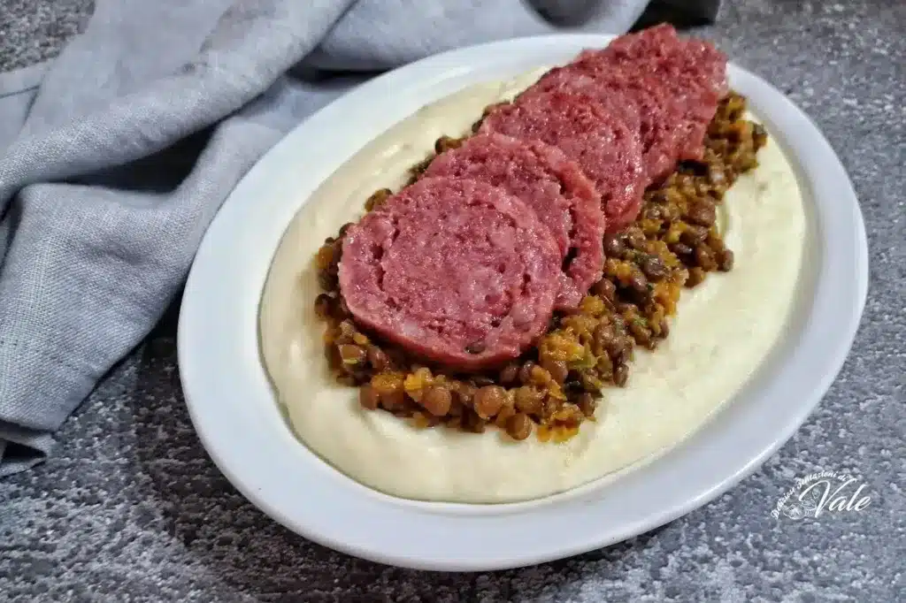 cotechino lenticchie con purè cavolfiore