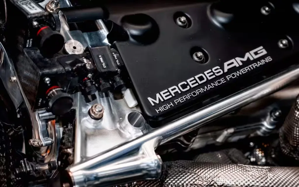 La Formula 1 non ha nemmeno acceso i motori per il 2026 e già esplode lo scandalo: Mercedes e Red Bull nel mirino per un presunto aggiramento del regolamento sulle power unit.