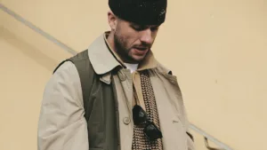 Nella Sala della Ronda di Pitti Uomo 109 (13-16 gennaio 2026), la sezione I Go Out celebra l'incontro tra performance tecnica e stile urbano, ridefinendo i confini dell'abbigliamento outdoor contemporaneo.