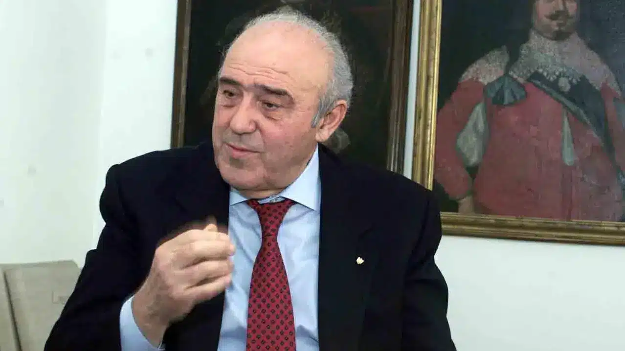 Arnaldo Caprai, l'imprenditore che ha unito tessuti e Sagrantino, è scomparso all'età di 92 anni, lasciando un'eredità indelebile nel Made in Italy