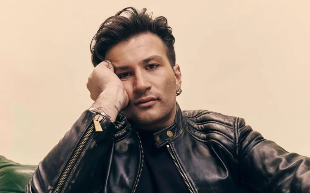 Eddie Brock è un cantautore italiano nato nel 1997 a Roma, al secolo Edoardo Iaschi.