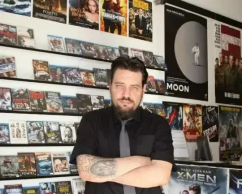 Livorno piange Federico Frusciante, critico cinematografico e icona del Videodrome, scomparso a 52 anni per un malore nella sua abitazione di via San Carlo