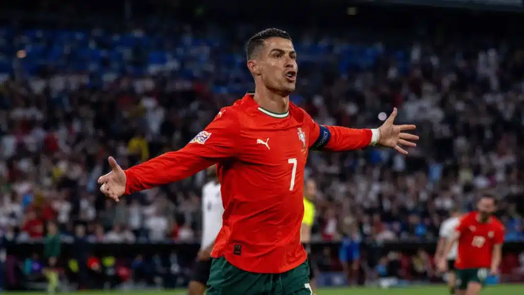 Oggi, 5 febbraio 2026, Cristiano Ronaldo festeggia un altro compleanno da campione. Un'occasione per ripercorrere la straordinaria carriera del calciatore che ha ridefinito i confini dello sport