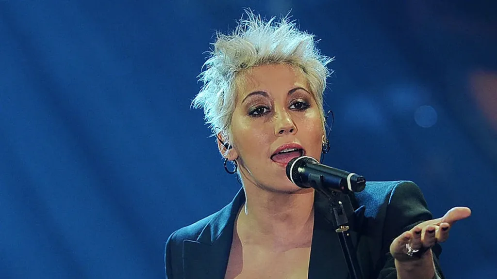 Malika Ayane è una delle voci più raffinate della scena musicale italiana; artista milanese classe 1984, vanta una carriera lunga oltre quindici anni e numerose partecipazioni al Festival di Sanremo, incluse cinque presenze in gara nelle edizioni precedenti.