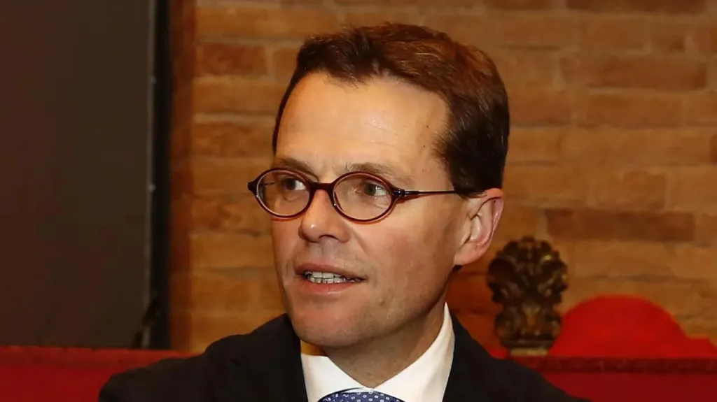 La morte di David Rossi, ex capo della comunicazione del Monte dei Paschi di Siena, precipitato dalla finestra del suo ufficio il 6 marzo 2013, non fu un suicidio.