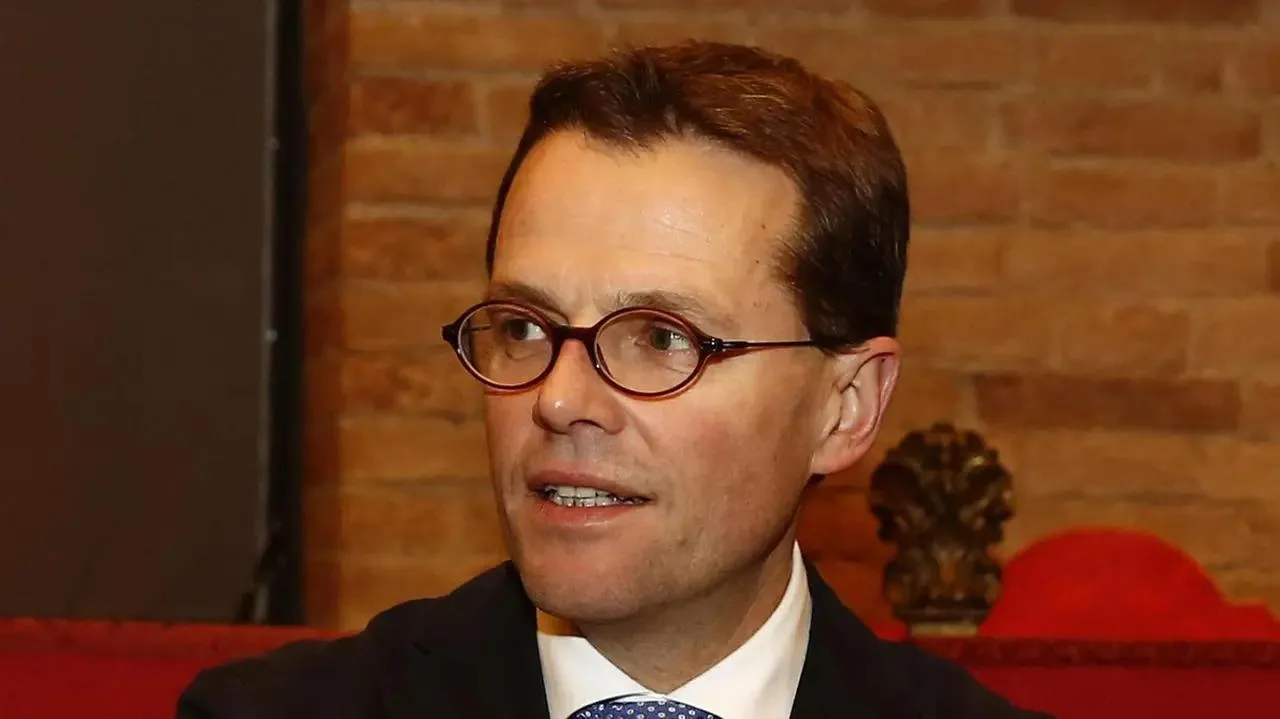 La morte di David Rossi, ex capo della comunicazione del Monte dei Paschi di Siena, precipitato dalla finestra del suo ufficio il 6 marzo 2013, non fu un suicidio.