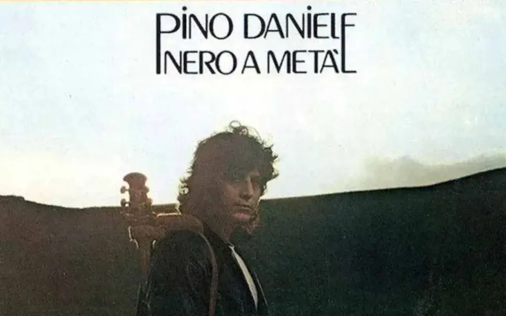 Nero a Metà di Pino Daniele non era solo musica: era una dichiarazione d'identità, una rivoluzione silenziosa nata tra i vicoli di Napoli e destinata a risuonare in tutta Italia e oltre.
