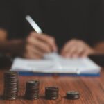 Uscire dai debiti è una sfida concreta per molti uomini italiani con uno stipendio medio, ma nel 2026 esiste un metodo legale e accessibile: la procedura di sovraindebitamento prevista dal Codice della Crisi d'Impresa e dell'Insolvenza (CCII).