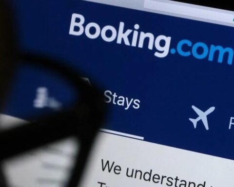 Le email truffaldine che imitano Booking.com stanno aumentando, soprattutto con l'arrivo della stagione estiva e le prenotazioni vacanze. Ecco come riconoscerle e proteggersi per viaggiare sereni.