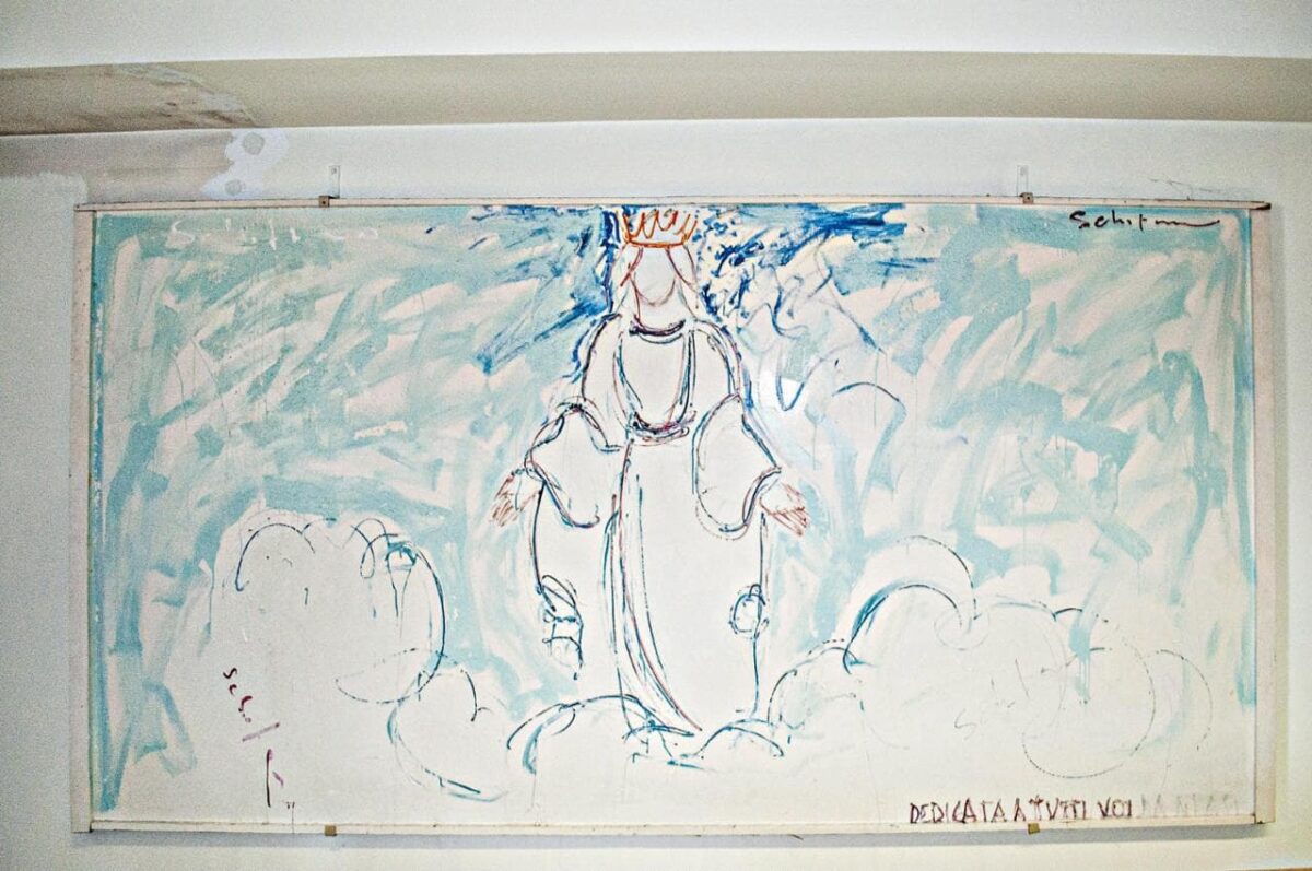 Un capolavoro nascosto riaffiora dal passato tormentato di Mario Schifano, l'artista maledetto della Pop Art italiana.