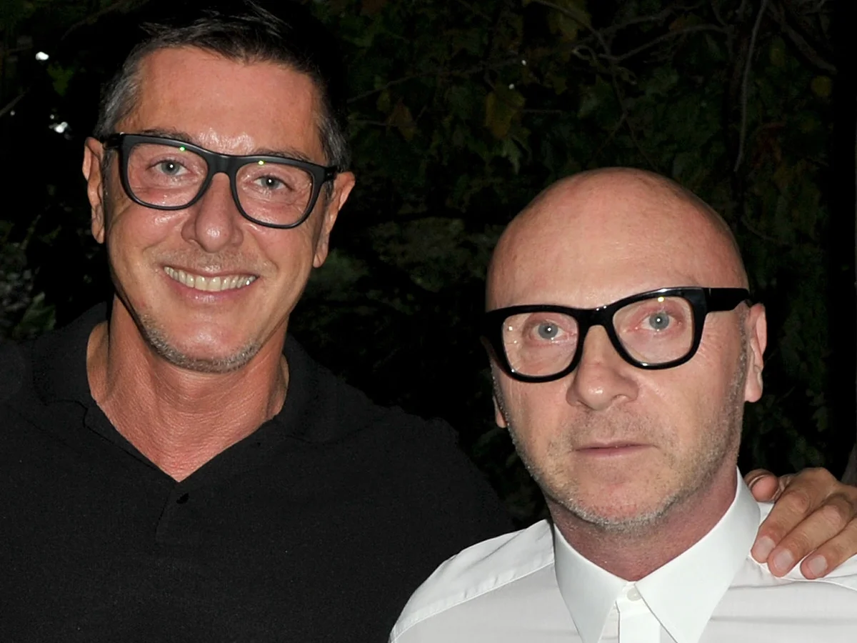 Stefano Gabbana lascia la presidenza di Dolce & Gabbana: indiscrezione da Bloomberg, ma manca conferma ufficiale.