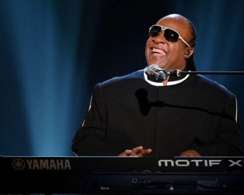 Oggi, Stevie Wonder spegne 76 candeline: un compleanno che non è solo un traguardo anagrafico, ma la celebrazione dell’uomo che ha ridefinito i confini del Soul, del Funk e della libertà civile.