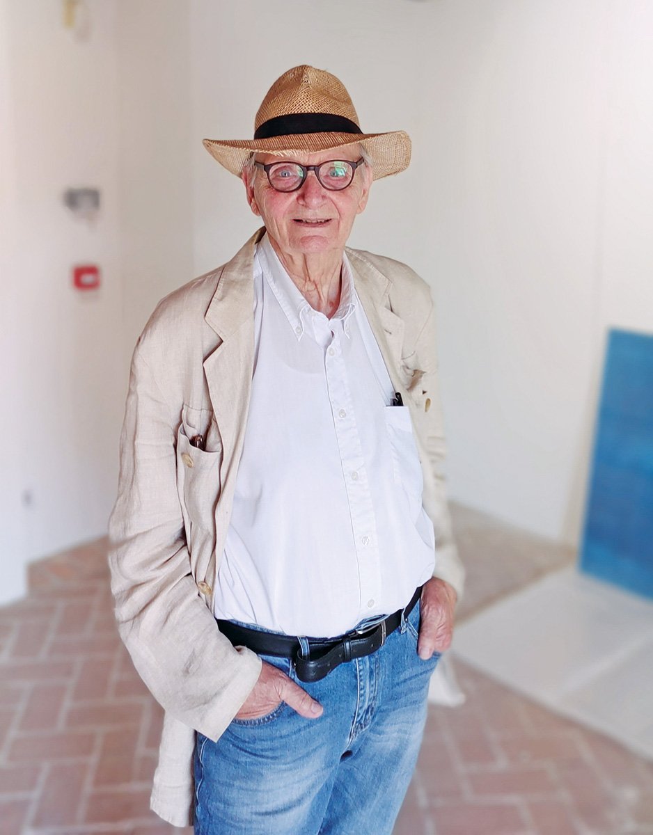 Il mondo dell’arte contemporanea ha perso recentemente una delle sue voci più lucide, rigorose e coerenti; il 6 maggio 2026 ci ha lasciati il Maestro Paolo Masi, protagonista assoluto di quella stagione straordinaria che, a cavallo tra gli anni Sessanta e Settanta, prese il nome di Pittura Analitica (o Pittura-Pittura).