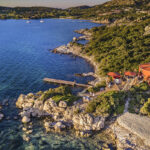 Il Nuovo Volto del Lusso in Sardegna: Perché il 7Pines Resort è la Destinazione Definitiva del 2026