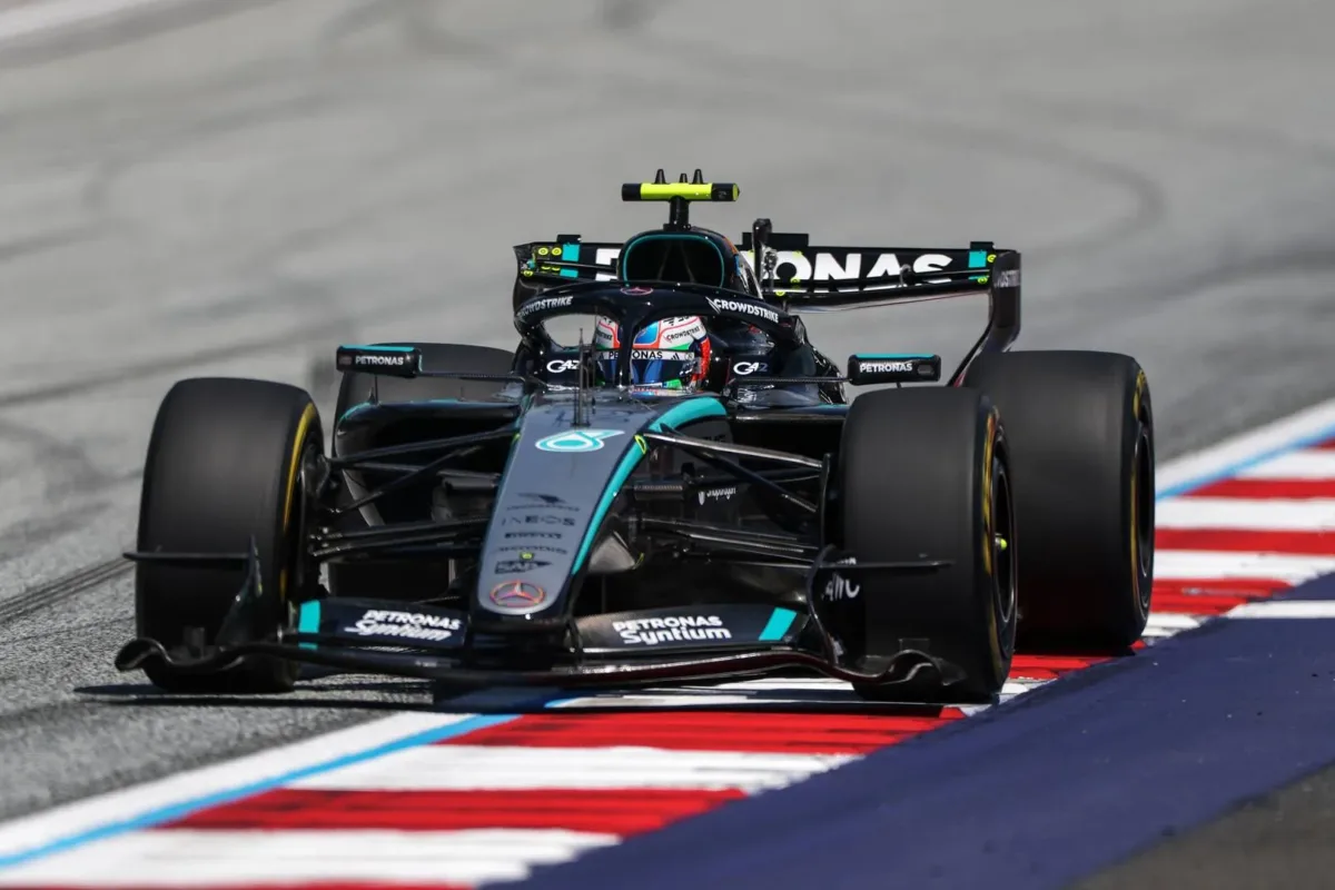Andrea Kimi Antonelli scrive una pagina di storia della Formula 1. Il giovane pilota della Mercedes conquista la pole position del Gran Premio di Gran Bretagna con uno straordinario giro in 1:28.111, precedendo la Ferrari di Charles Leclerc e il compagno di squadra Lewis Hamilton.