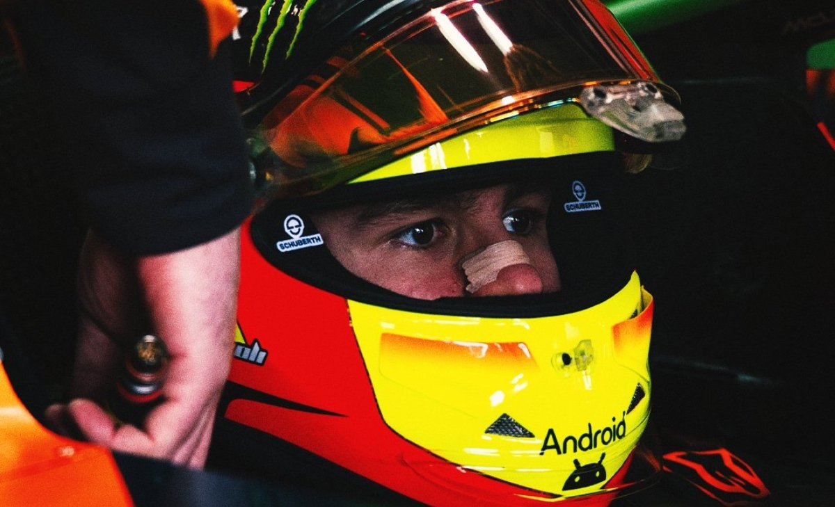 George Russell chiude al comando le FP1 del GP di Barcellona davanti a Piastri e Leclerc. Debutto convincente per Leonardo Fornaroli su McLaren, migliore tra i rookie.
