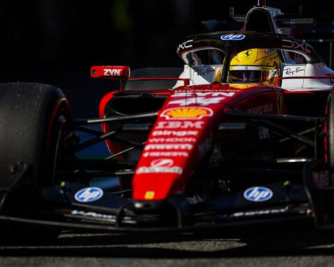 George Russell conquista la pole a Barcellona davanti a Hamilton e Antonelli. Disastro per Leclerc, a muro nel Q3 e costretto a partire dalla decima posizione.