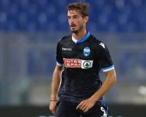 La storia di Marios Oikonomou, il calciatore greco morto dopo un incidente in scooter. Tra Bologna, Cagliari e Sampdoria ha costruito la sua vita lontano da casa. Oggi la Grecia piange un figlio prematuramente strappato ai suoi