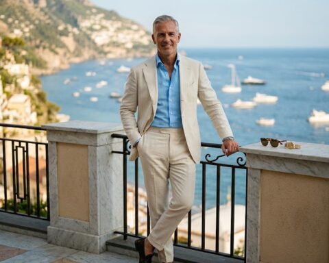 Ecco come abbinare camicia ed abito chiaro per l'Estate 2026