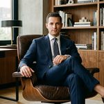 Come deve sedersi un uomo: gambe aperte o chiuse