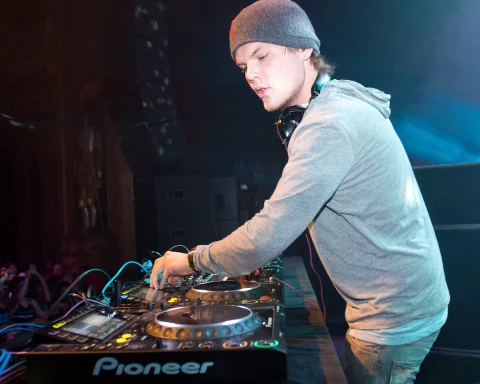 Avicii, la stella che ha illuminato l'EDM: storia, genio e l'eredità di Tim Bergling