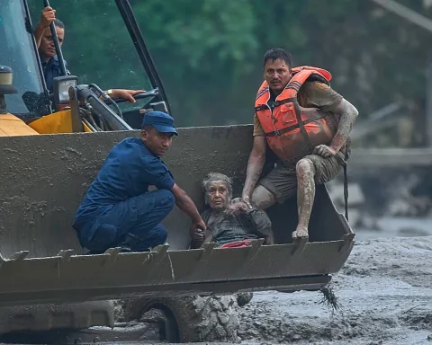 bilancio tragedia alluvione nepal tibet