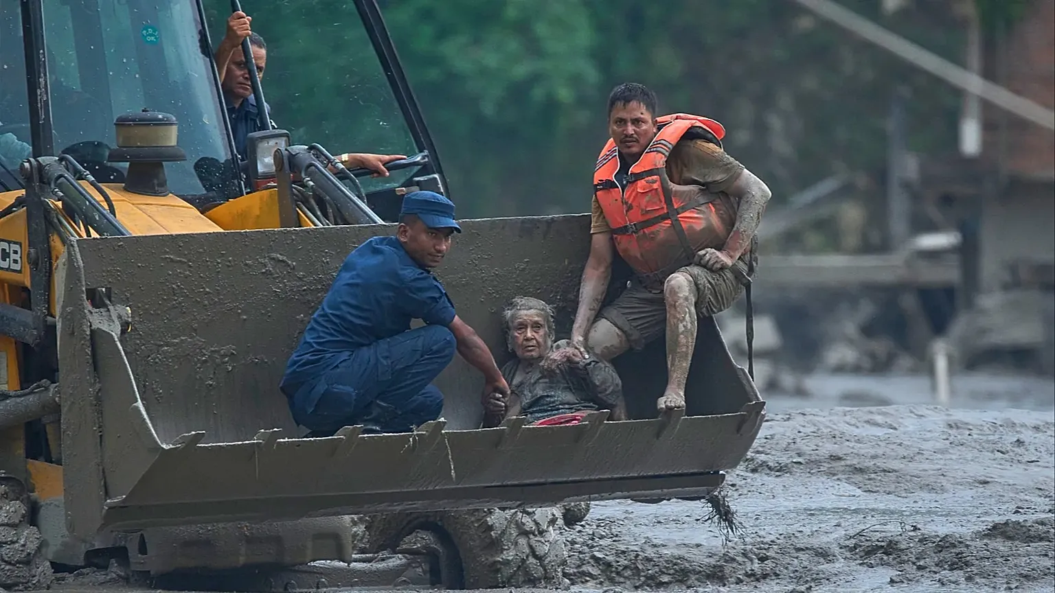 bilancio tragedia alluvione nepal tibet